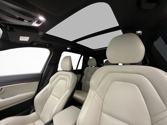 Volvo XC90 13 of 30