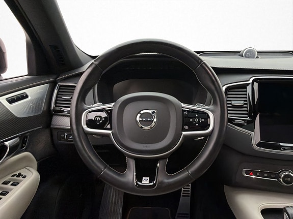 Volvo XC90 11 of 30