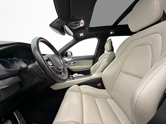 Volvo XC90 12 of 30