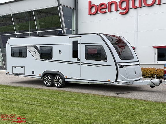 Knaus SÜDWIND BLACK SELECTION 650 UDF