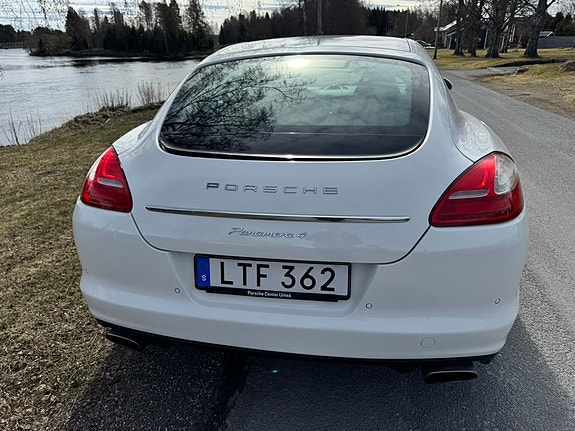 Porsche Panamera 4 5 of 5