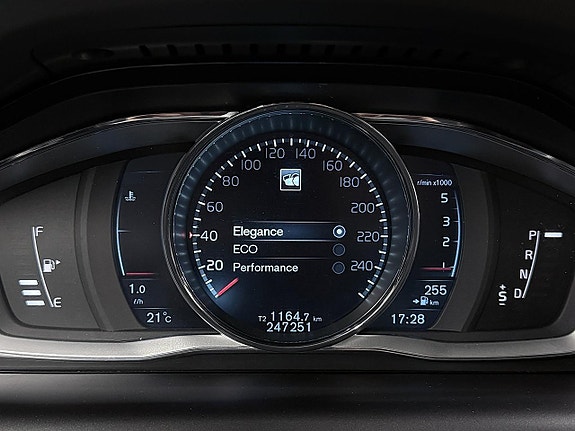 Volvo XC60 14 of 30