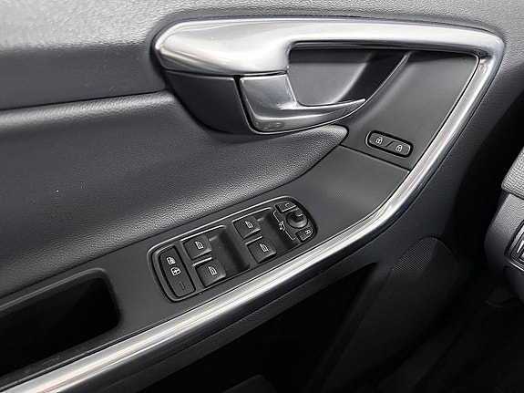 Volvo XC60 10 of 30