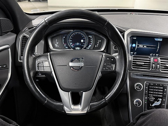 Volvo XC60 12 of 30