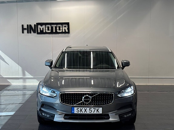 Volvo V90 Cross Country 3 of 5