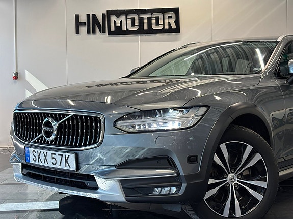 Volvo V90 Cross Country 2 of 5