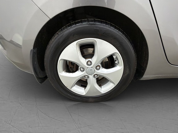 Kia Carens 28 of 29