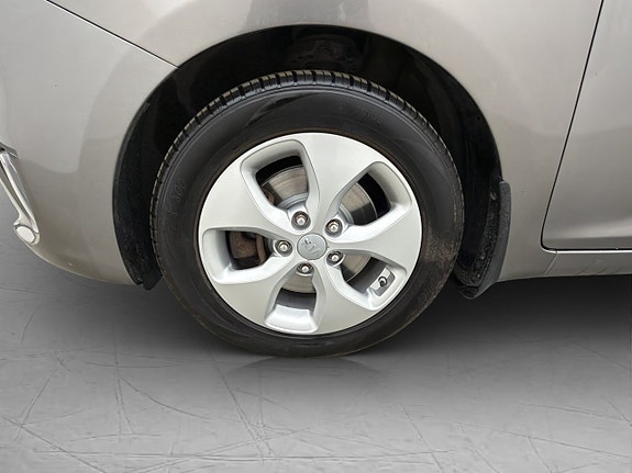 Kia Carens 26 of 29