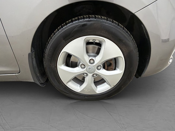 Kia Carens 29 of 29