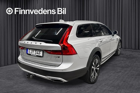 Volvo V90 Cross Country 3 of 5
