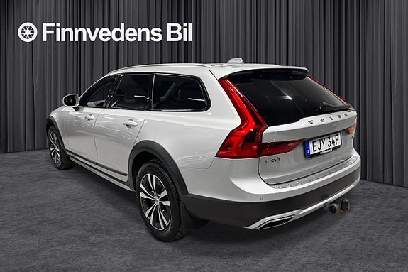 Volvo V90 Cross Country 2 of 5