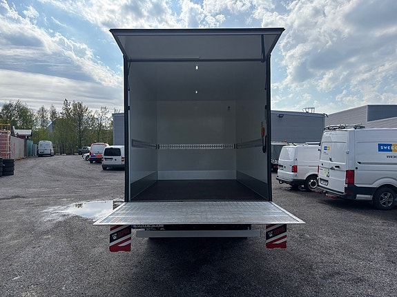 Volkswagen Crafter 12 of 12
