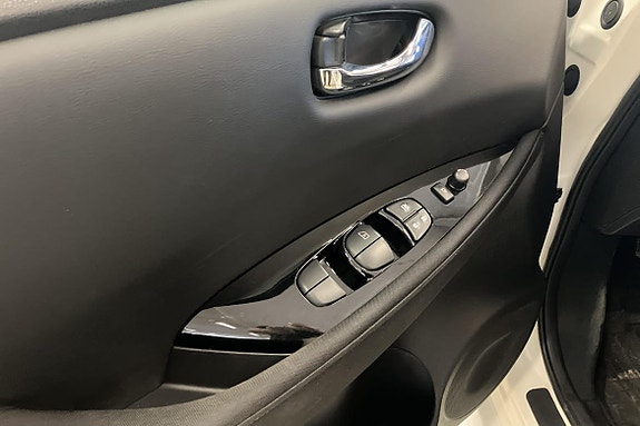 Nissan Leaf 9 of 26