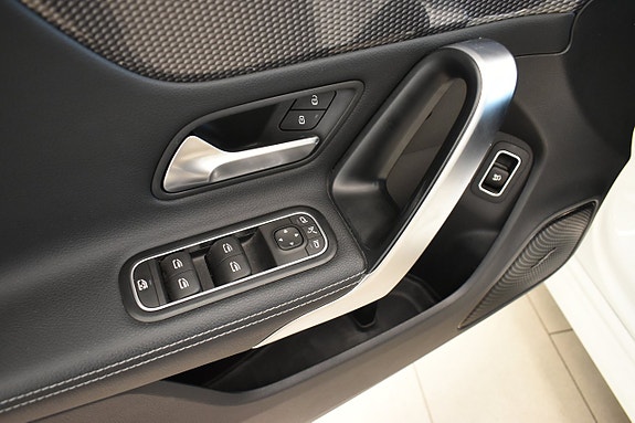 Mercedes-Benz CLA200 d 13 of 23