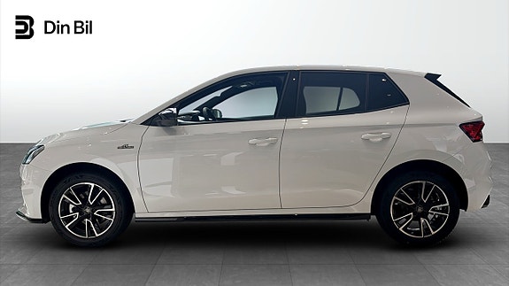 Skoda Fabia 2 of 5