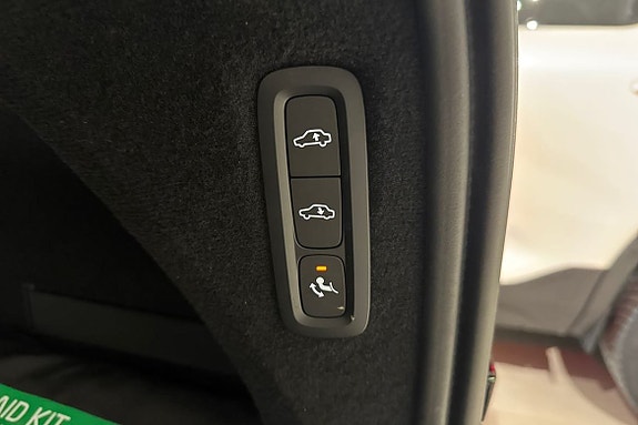 Volvo XC90 16 of 19