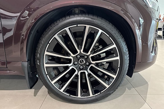 Volvo XC90 15 of 19