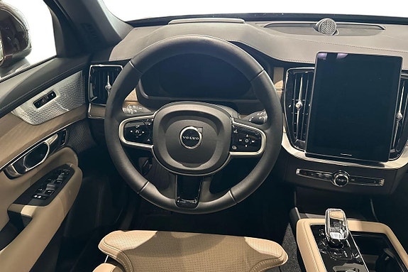 Volvo XC90 11 of 19