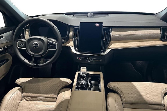 Volvo XC90 10 of 19