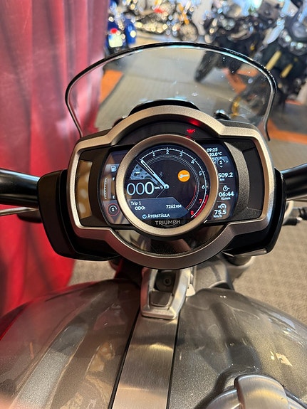 Triumph ROCKET 3 GT 10 of 14