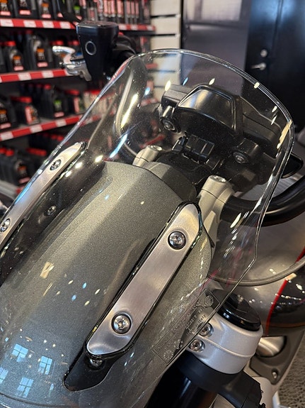 Triumph ROCKET 3 GT 9 of 14