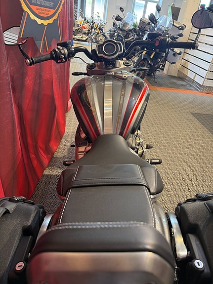Triumph ROCKET 3 GT 6 of 14