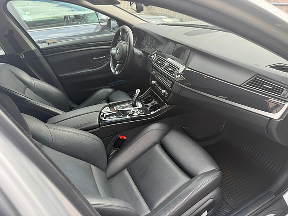 BMW 520d 4 of 5