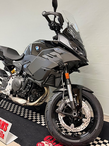 BMW F 900 XR 3 of 5