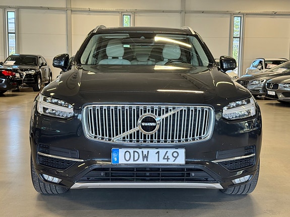 Volvo XC90 2 of 5