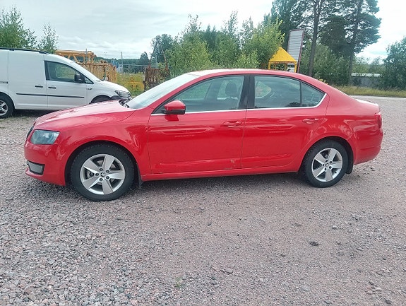 Skoda Octavia 2 of 5