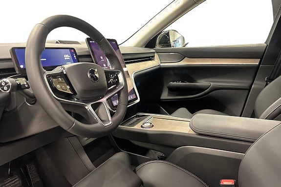 Volvo EX90 8 of 24