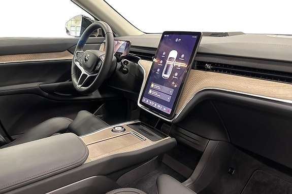 Volvo EX90 10 of 24