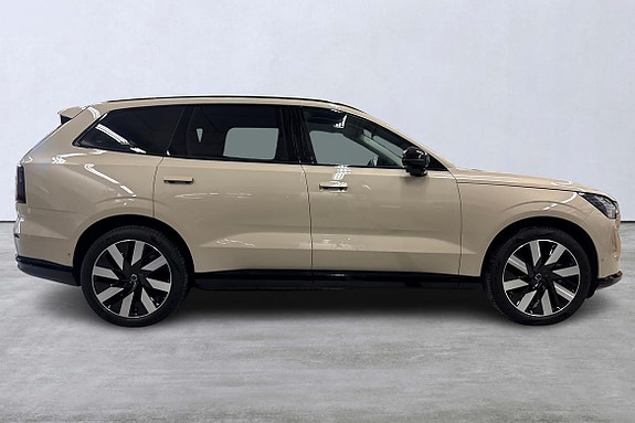 Volvo EX90 3 of 24