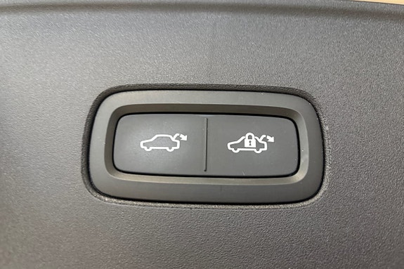Volvo EX90 18 of 24