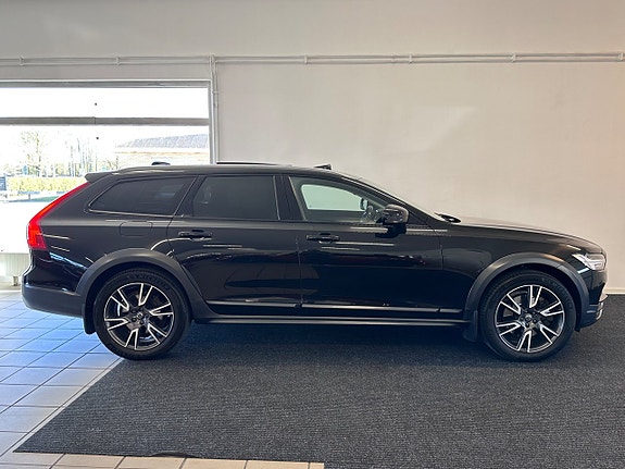 Volvo V90 Cross Country 6 of 27