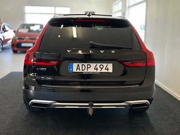 Volvo V90 Cross Country 3 of 5