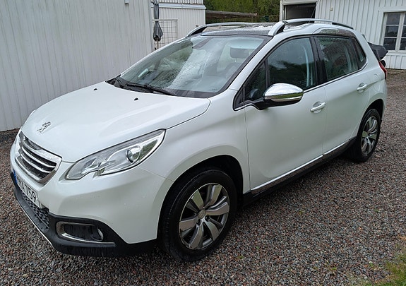 Peugeot 2008 2 of 5