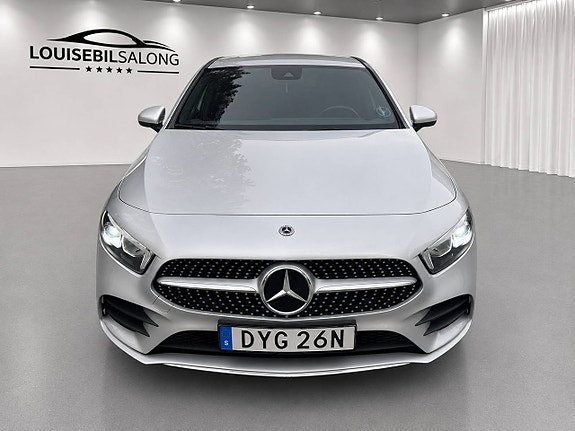Mercedes-Benz A180 2 of 5