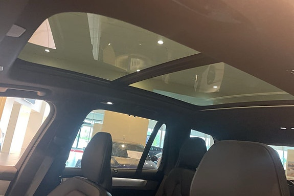 Volvo XC90 13 of 20