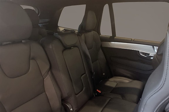 Volvo XC90 10 of 20