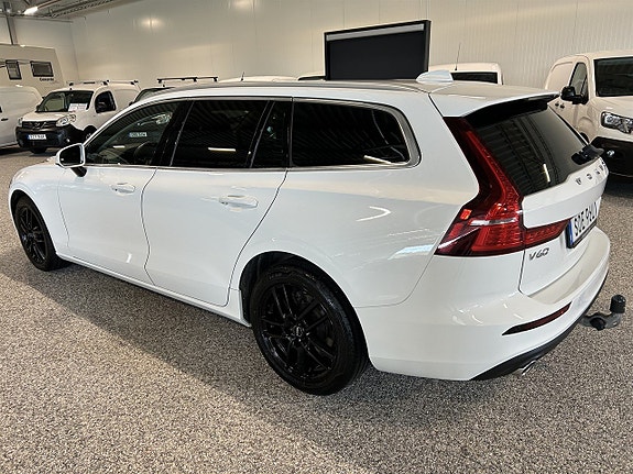 Volvo V60 2 of 5