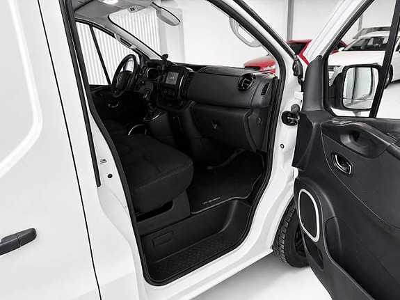 Opel Vivaro 10 of 13