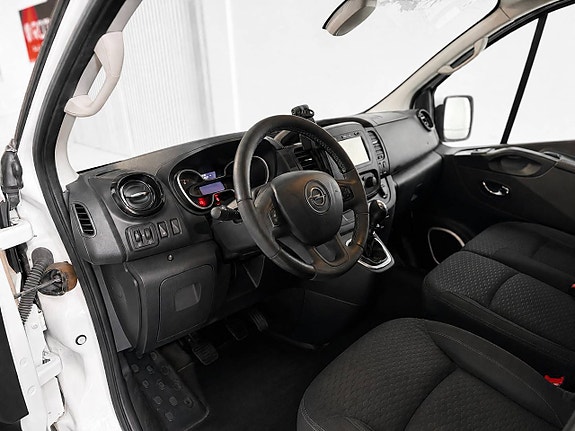 Opel Vivaro 9 of 13