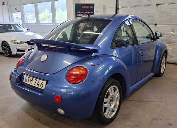 Volkswagen New Beetle 3 of 5