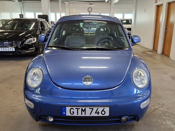 Volkswagen New Beetle 5 of 5