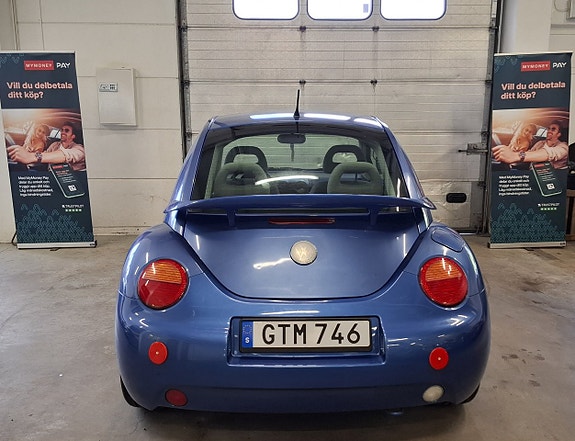Volkswagen New Beetle 6 of 18