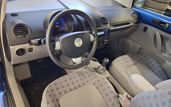 Volkswagen New Beetle 10 of 18