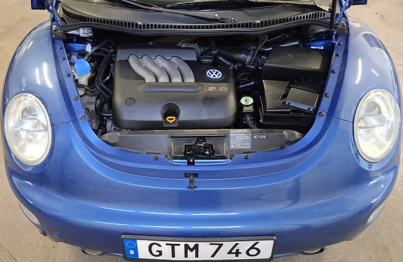 Volkswagen New Beetle 16 of 18