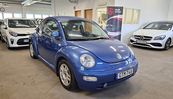 Volkswagen New Beetle 2 of 5
