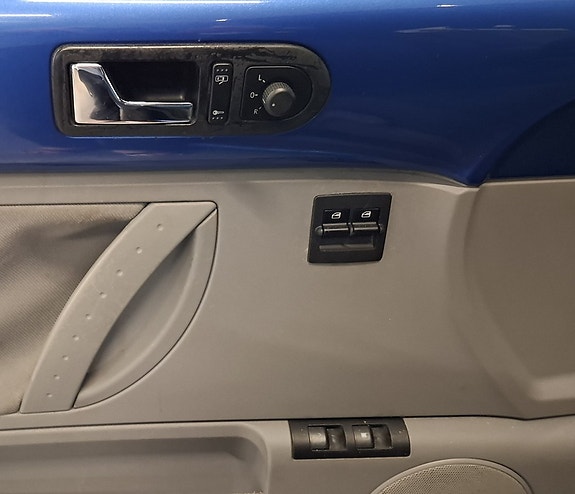 Volkswagen New Beetle 18 of 18